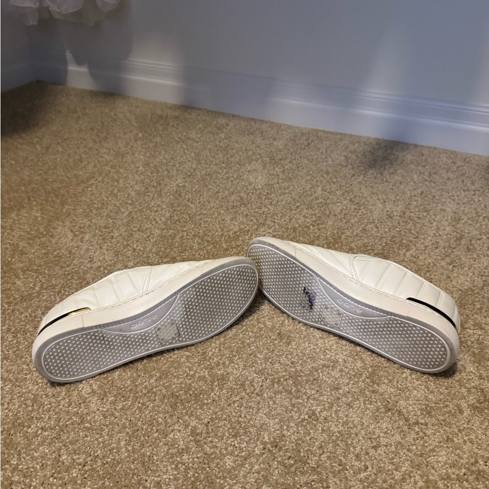 Aldo - Picture 2 of 3
